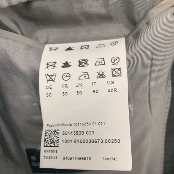 Hugo Boss Size 40R Sports Jacket in very good used condition. 100% Virgin Wool - Picture 8 of 14